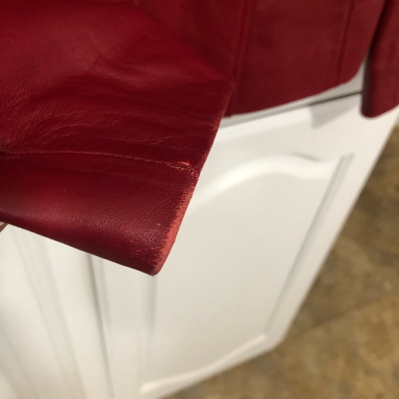 LEATHER JACKET in beautiful blood red! Slight fade right bottom sleeve, see pics - Picture 4 of 4